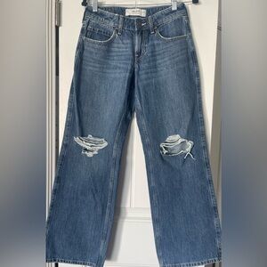 Hollister Women’s Low-Rise Ripped Baggy Jeans